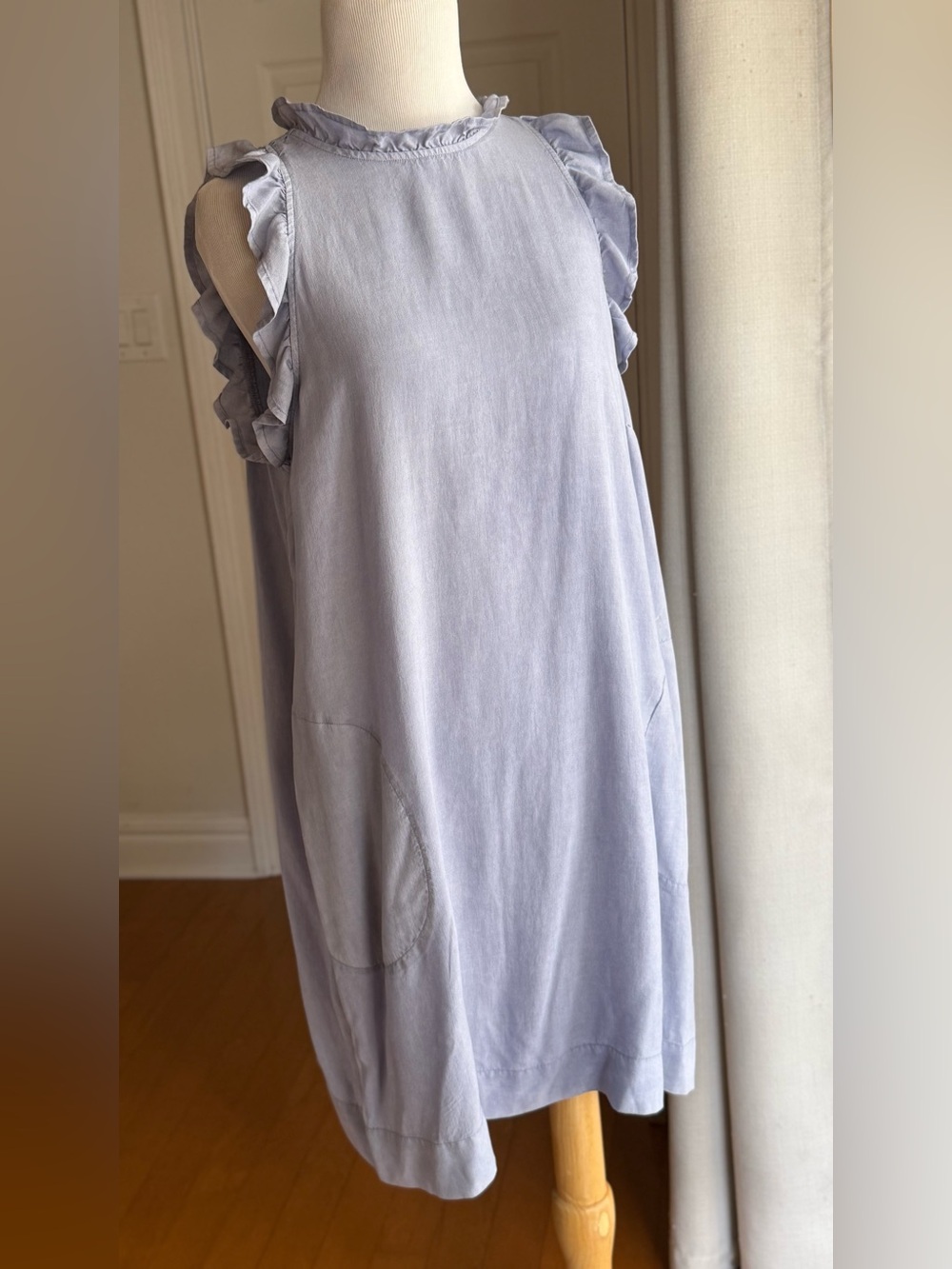 cloth & stone light blue  Sleeveless ruffle Shift Dress size large EUC